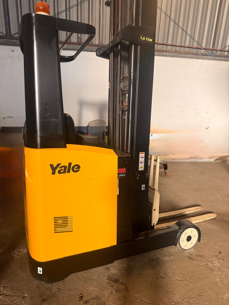 MR16BR Empilhadeira  yale